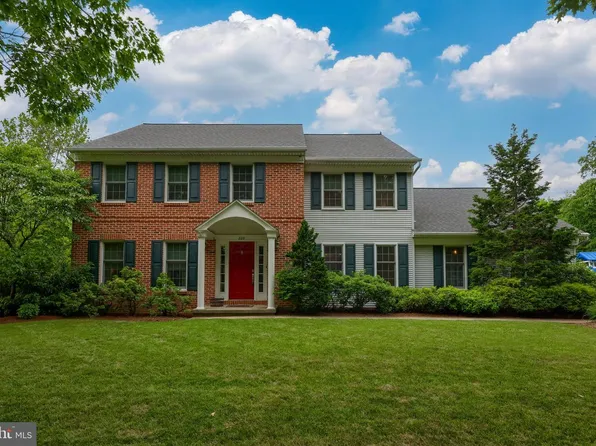 220 Sturbridge Dr, Wyomissing, PA 19610