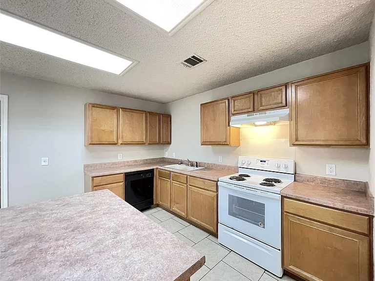 3079 Hill St — Photo 10