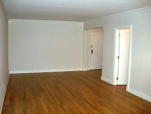 Rented by Stonehenge NYC LLC | media 8