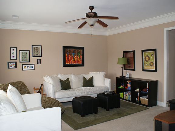 Living Room - tall ceilings!