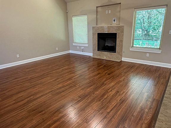 3rd image of 696 Linus Ln