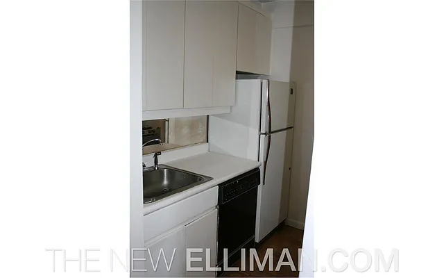 Rented by Douglas Elliman | media 22