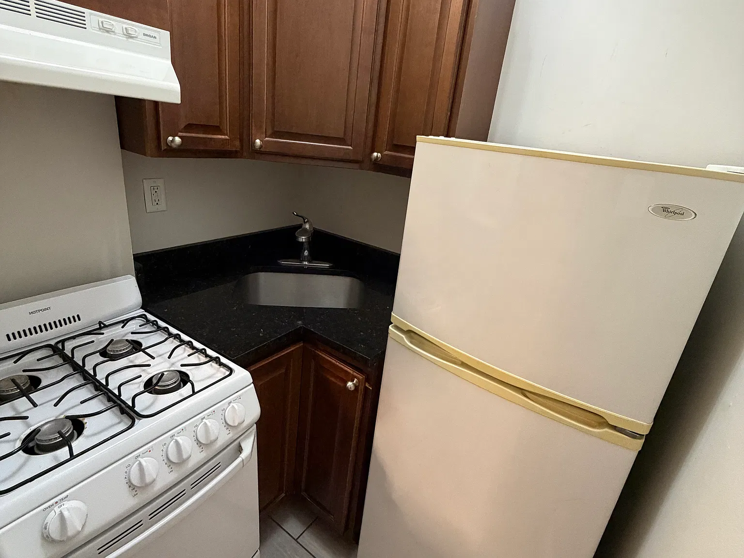 Studio, 1.0 bath, $2,405 — Photo 4
