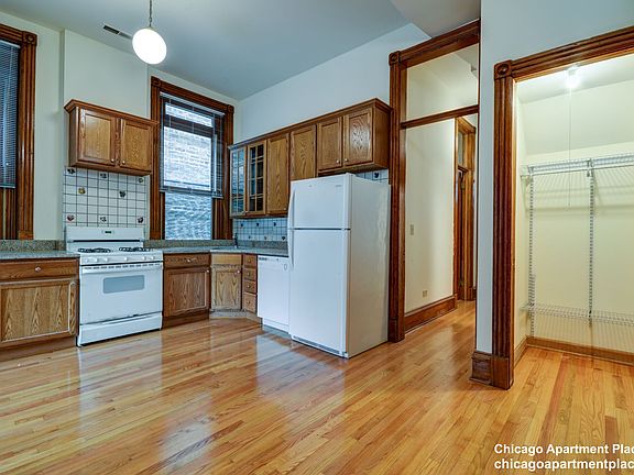 5th image of 2247 N Lincoln Ave #3