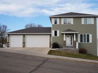 1308 15th St SE, Mandan, ND 58554