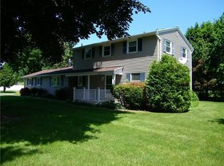 1110 Parkside Dr, Webster, NY 14580