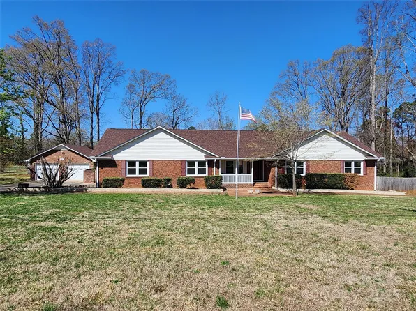 1301 Huckleberry Dr, Lincolnton, NC 28092