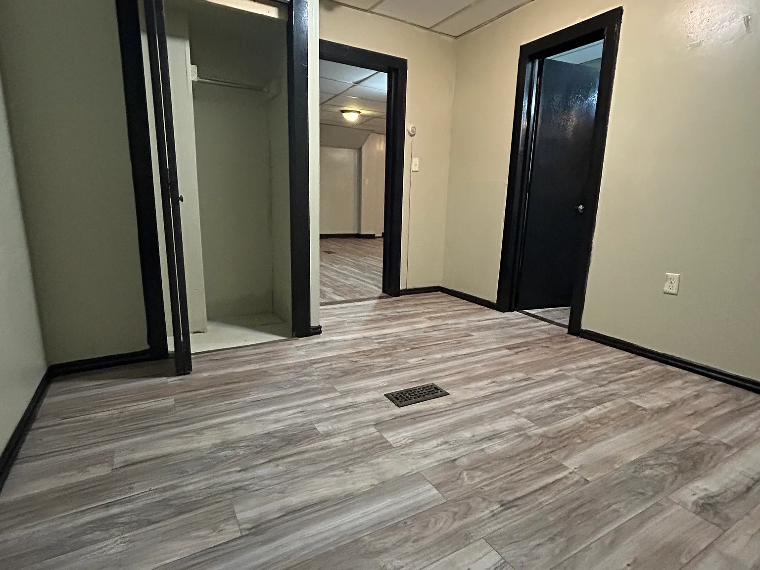 2 bed, $1,050 — Photo 2