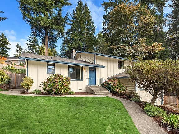 2nd image of 8120 172nd Avenue NE