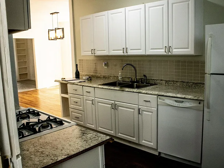 1-694 Central Ave W #1 — Photo 3