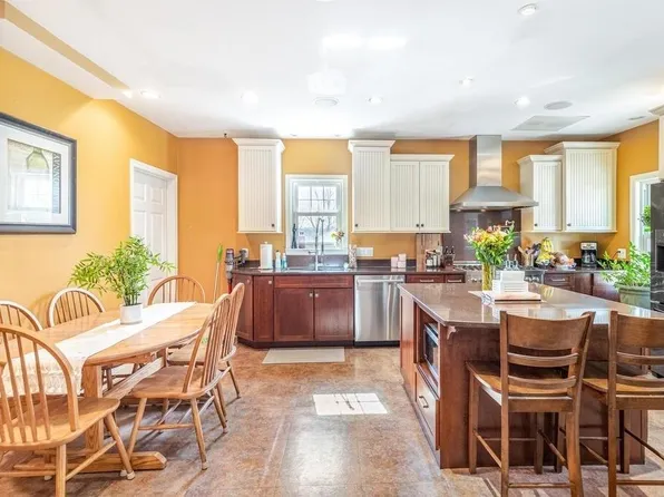 39 Melvin St, Wakefield, MA 01880