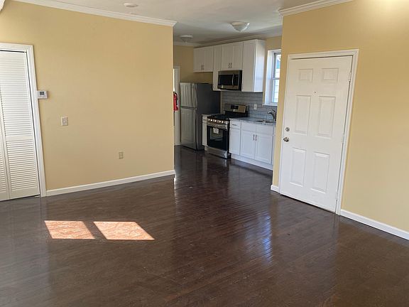 5th image of 1030 Frank St Floor 2