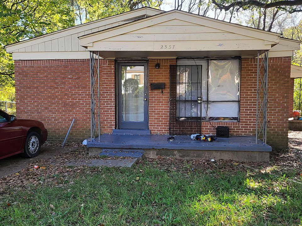 Front of 2357 Zanone