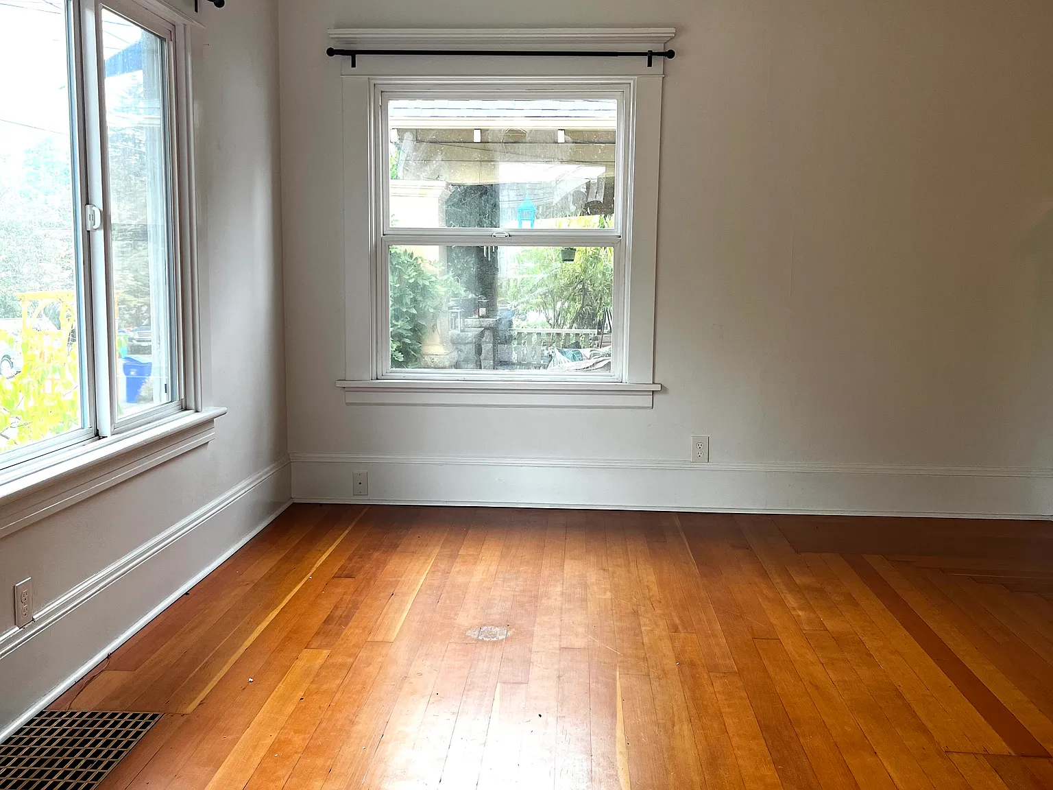3 bed, 2400 sqft, $3,200 — Photo 4