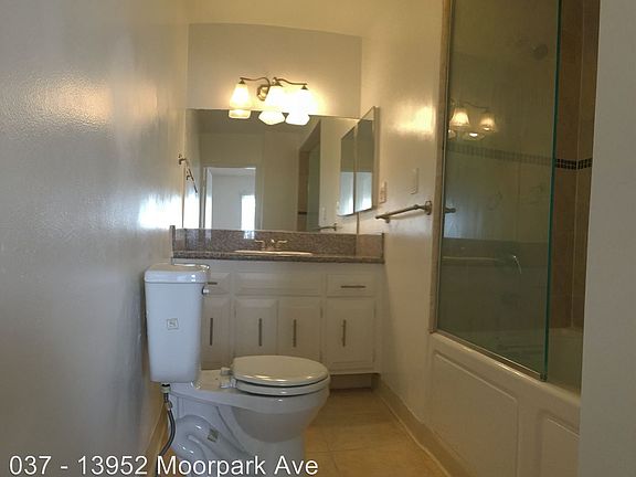 4th image of 13952 Moorpark St APT 05