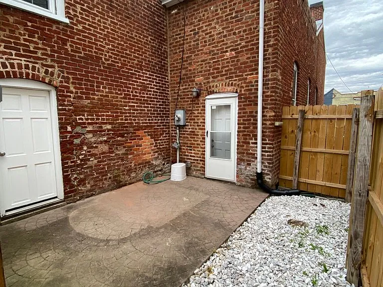 729 Catherine St — Photo 26