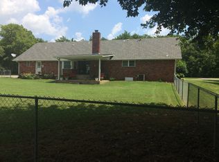 1701 N Fox St, Chouteau, OK 74337