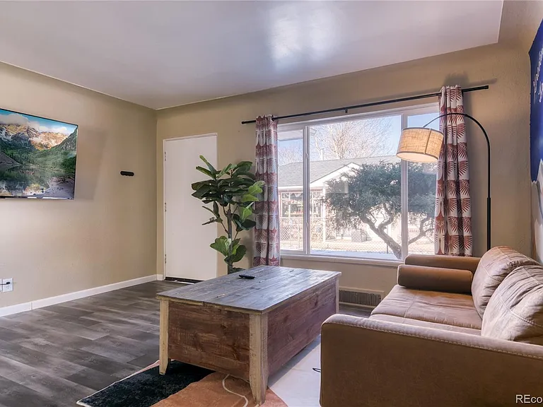 1418 Ironton St — Photo 3