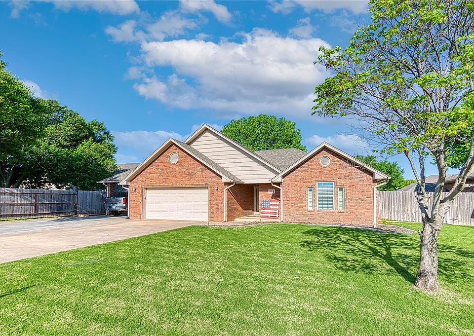 1st image of 313 Sondra Dr
