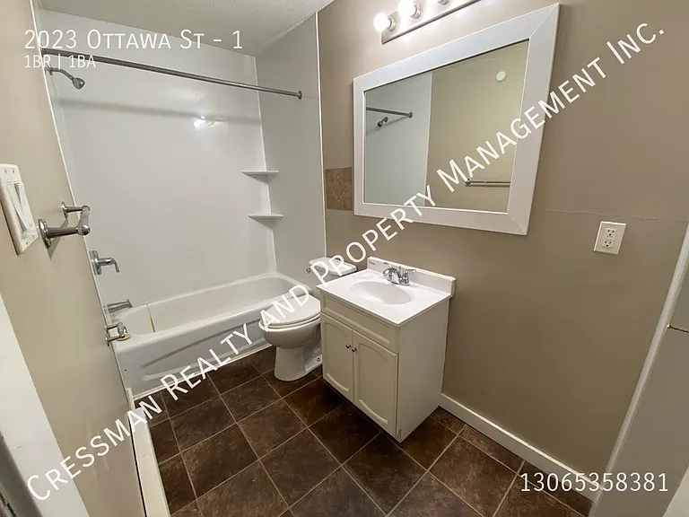 2023 Ottawa St — Photo 6
