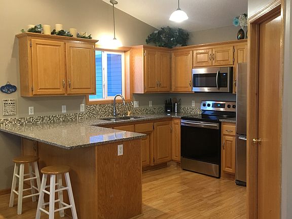 4th image of 2583 234th Ct NW