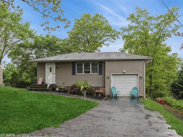 32 Seusing Boulevard, Ronkonkoma, NY 11779