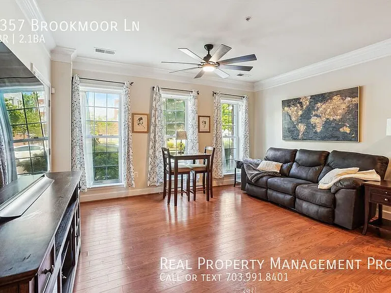 2357 Brookmoor Ln — Photo 2