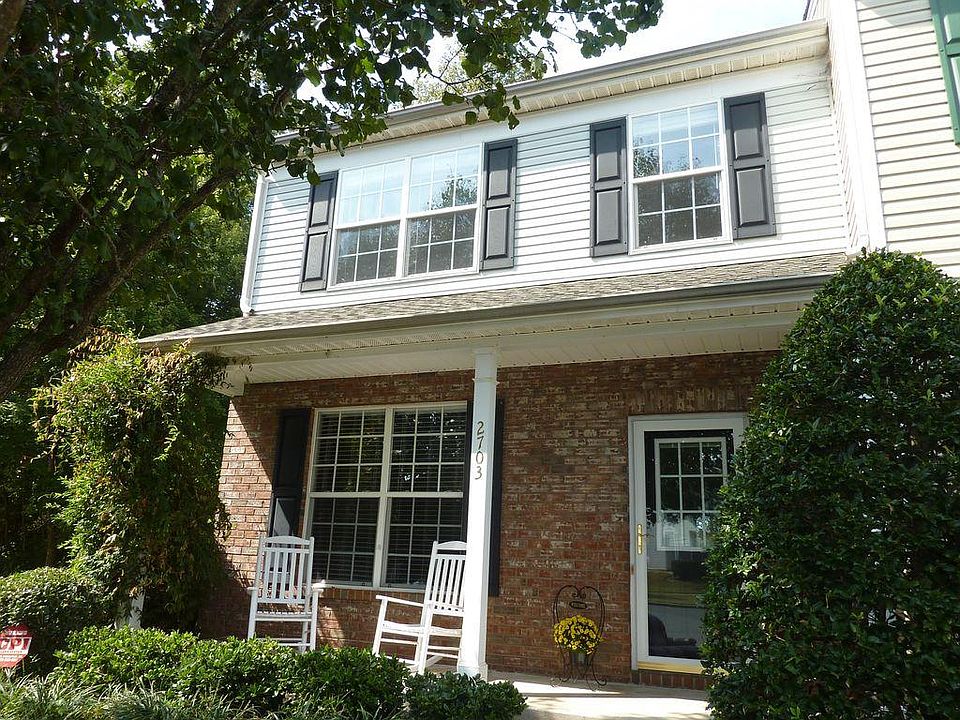 Townhome front entry