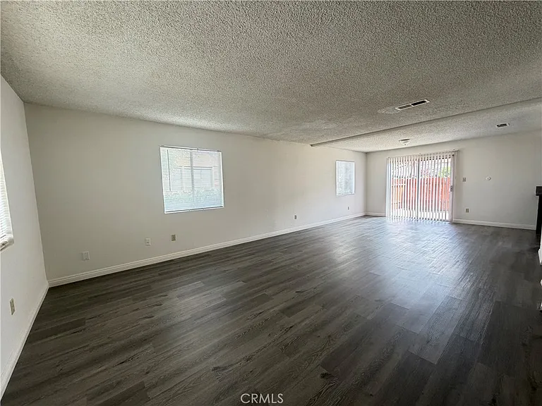 411 S Orange Ave — Photo 3