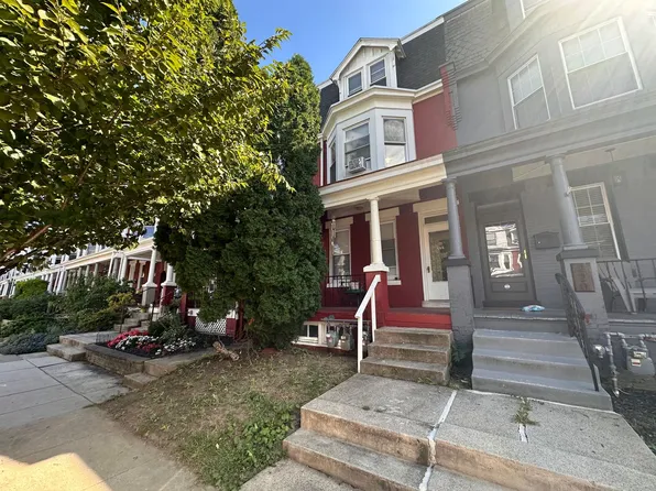222 E Clay St