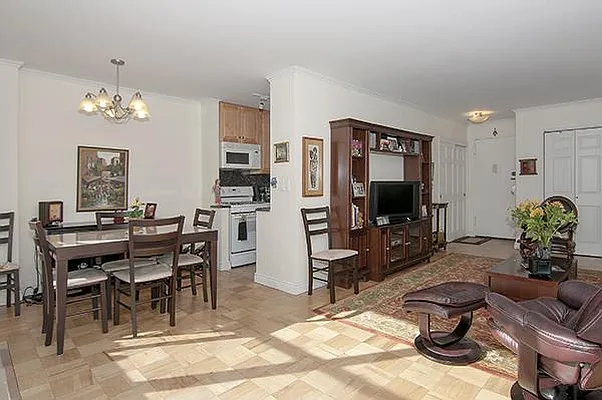 Sold by R New York | media 6