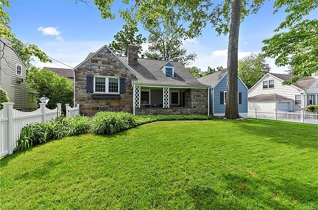 1st image of 16 Colonial Ave