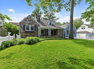 16 Colonial Ave, Larchmont, NY 10538