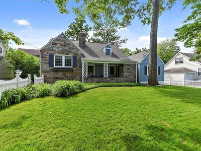 16 Colonial Ave, Larchmont, NY, 10538