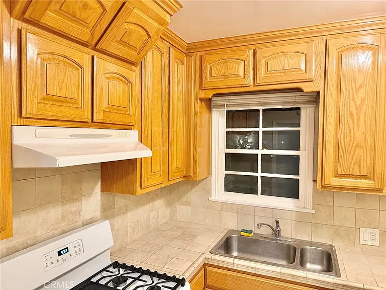 1744 Huntington Dr — Photo 27