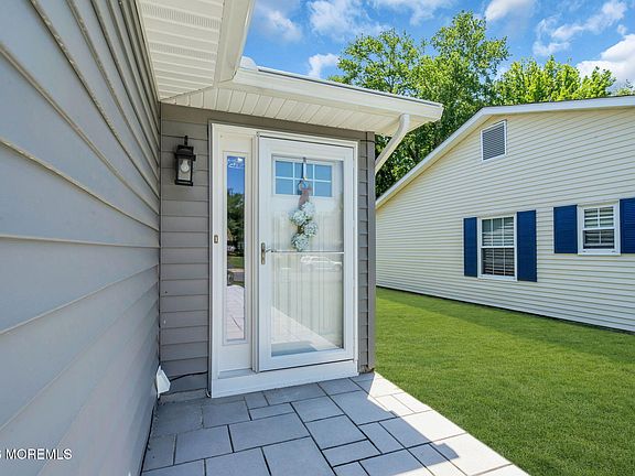 4th image of 164 Everest Drive S