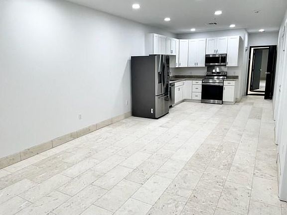 4th image of 800 N Causeway Blvd #3