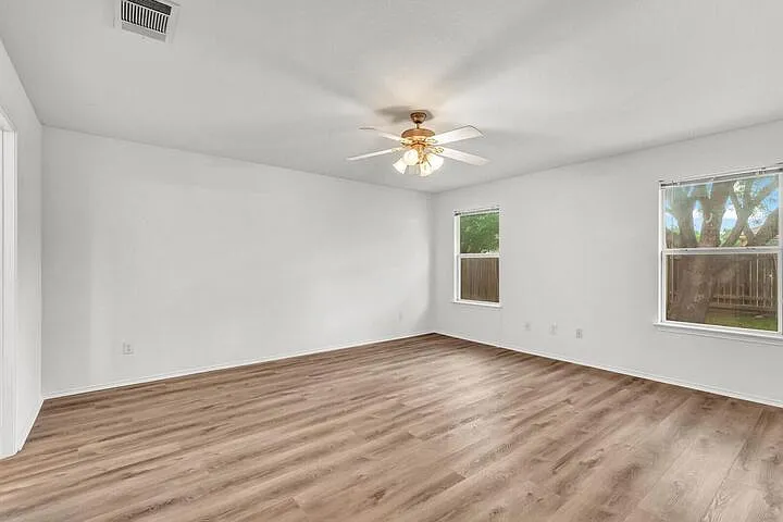 609 Golden Gate Dr — Photo 6