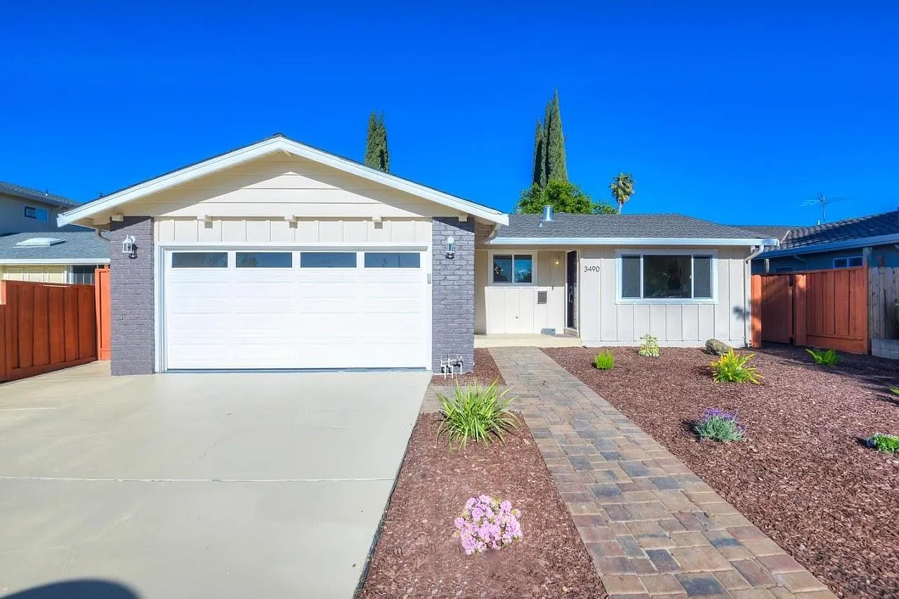 3490 Woodside Ln — Photo 1