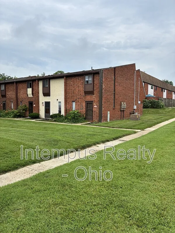 2 bed, 1.5 bath, 1052 sqft, $1,397 — Photo 1