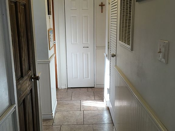 3rd image of 812 Manchester Dr