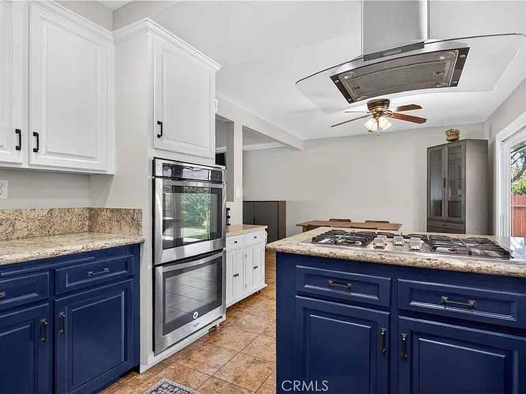 2730 S Poplar St — Photo 10