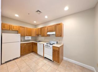 460 Green St #5B, Cambridge, MA 02139