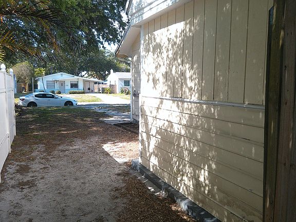 2nd image of 750 51st Ave N
