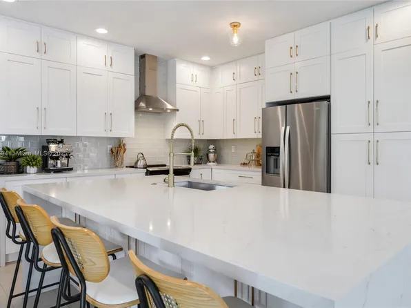 9932 NW 10th St, Miami, FL 33172