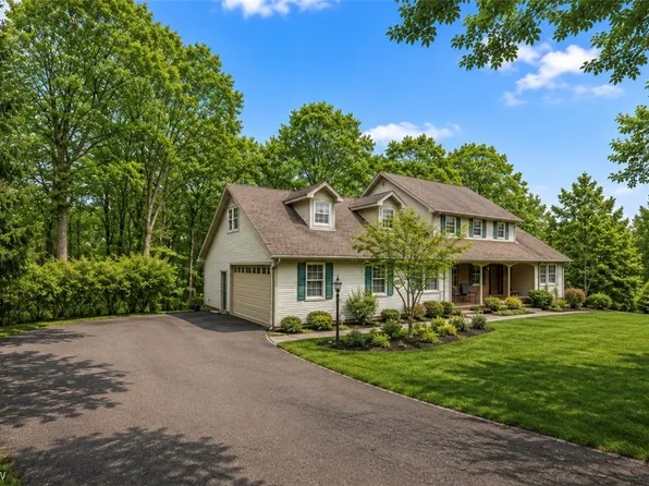 1760 Innisbrook Ln, Zanesville, OH 43701