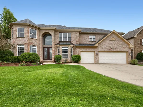 155 Michigan Dr, Bloomingdale, IL 60108