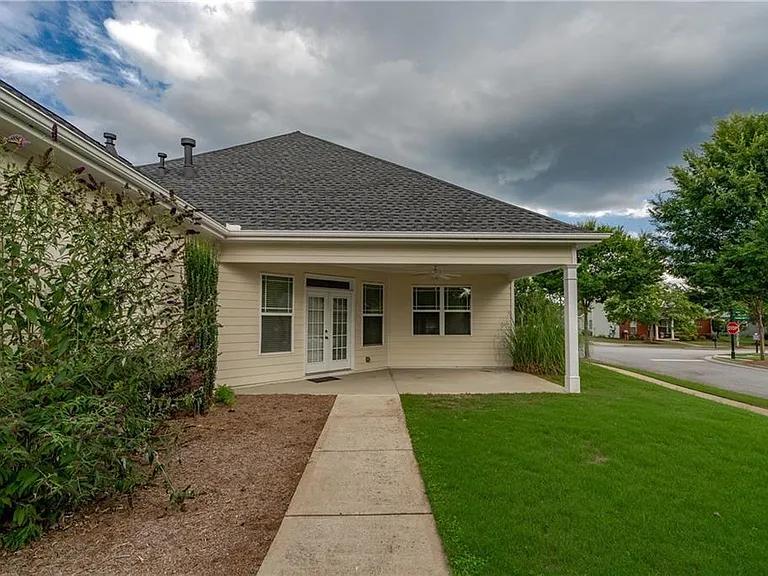 210 Harmony Lake Dr — Photo 32