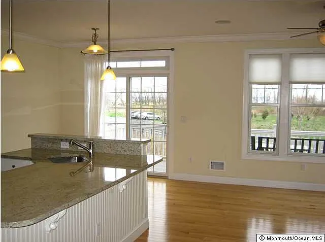 606 Park Ave — Photo 18