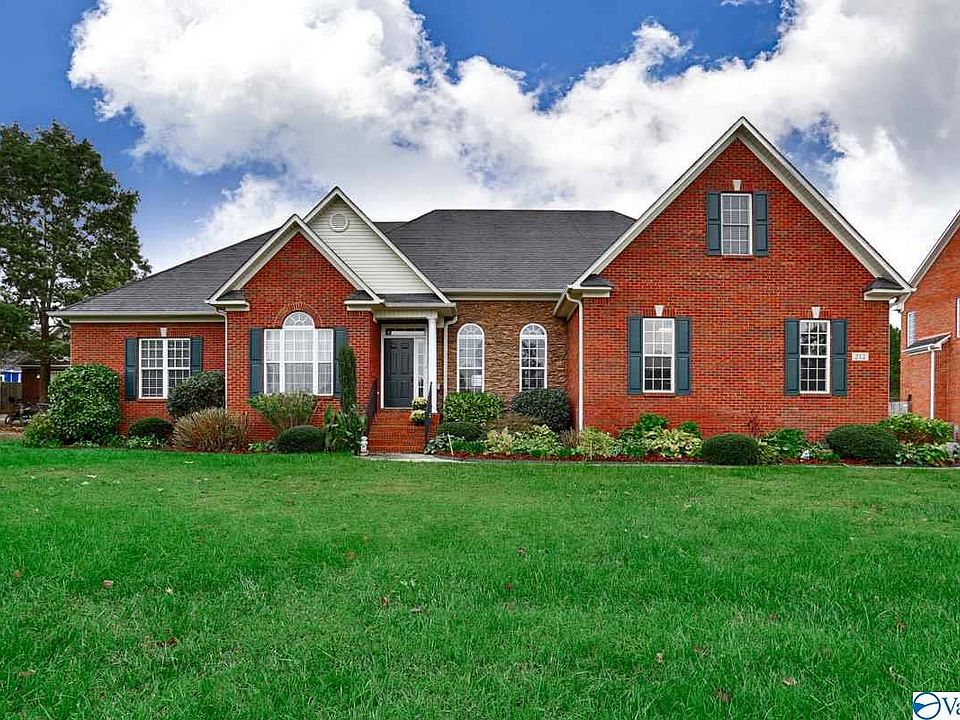 1st image of 212 Twin Lakes Dr